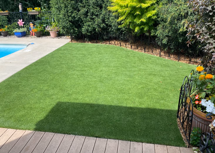 Luxury artificial pet turf installation by Premier Turf & Greens in a high-end Milwaukee backyard, perfect for pets and outdoor entertaining.